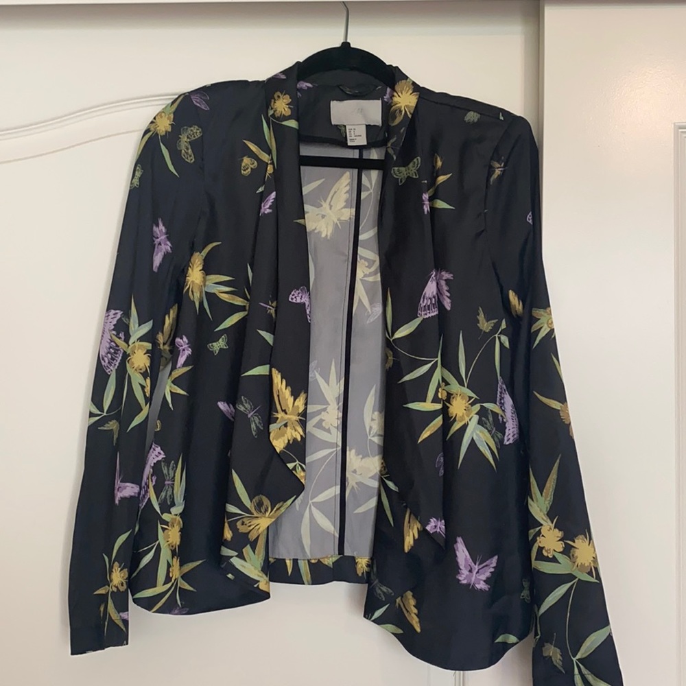 Black H&M blazer! 🐝